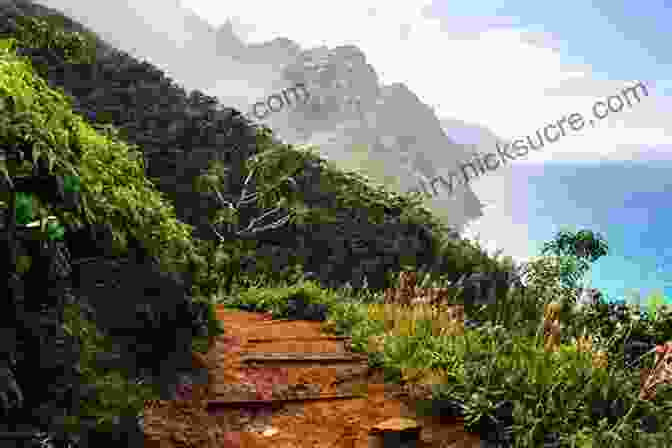 Hikers On The Kalalau Trail Kauai Trails: Walks Strolls And Treks On The Garden Island (Kauai Trails: Walks Strolls Treks On The Garden Island)